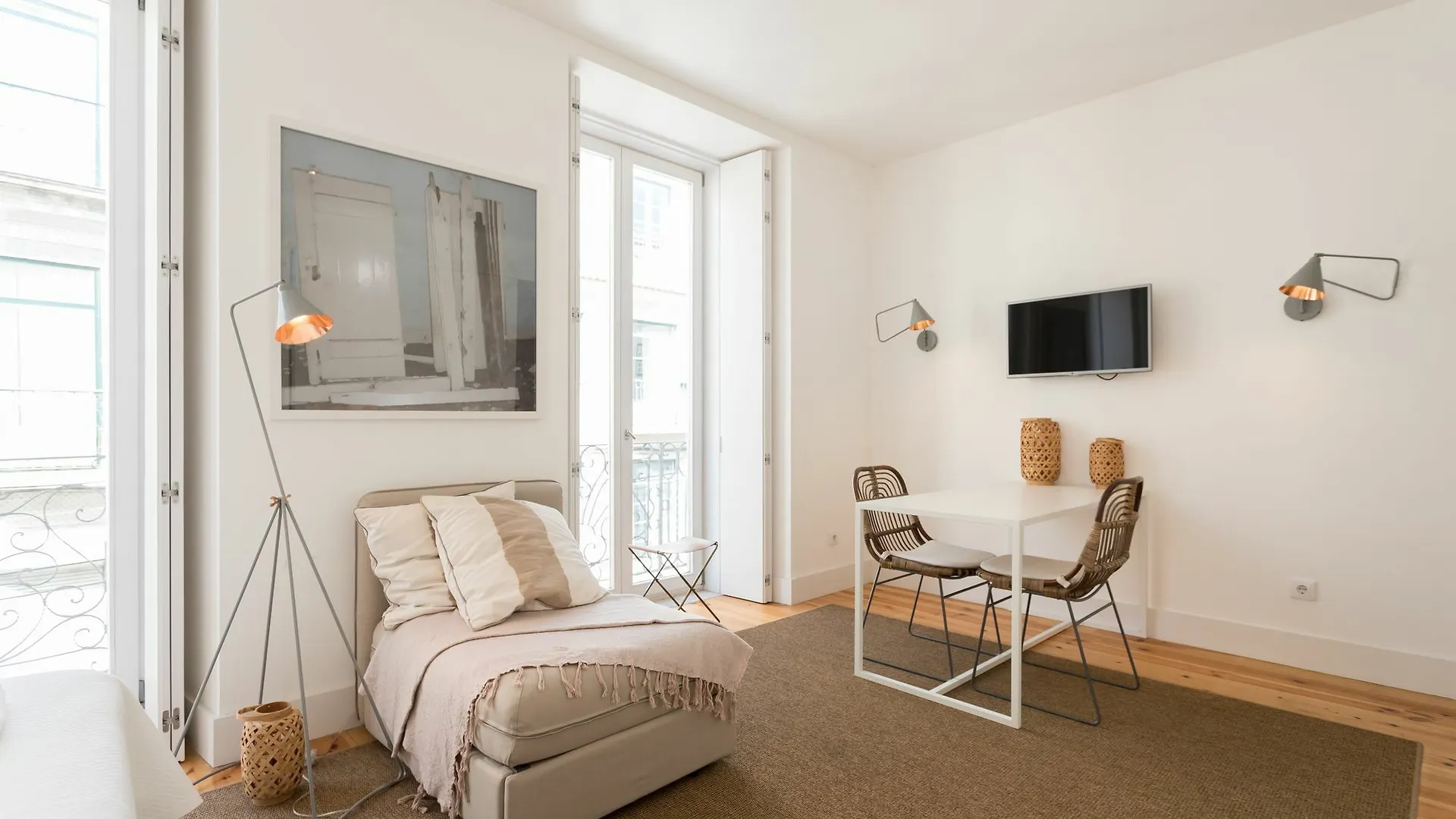 Chiado Studio And One-Bedroom Apartment - By Lu Holidays Lisbon 0*,  Portugal