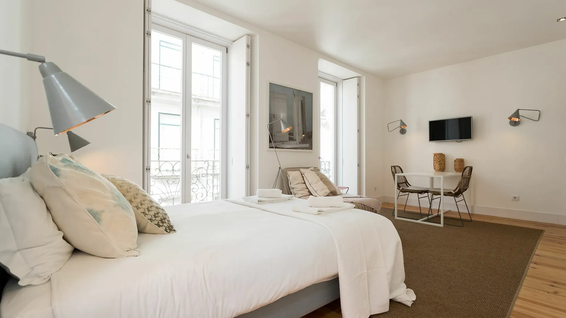 Chiado Studio And One-Bedroom Apartment - By Lu Holidays Лиссабон
