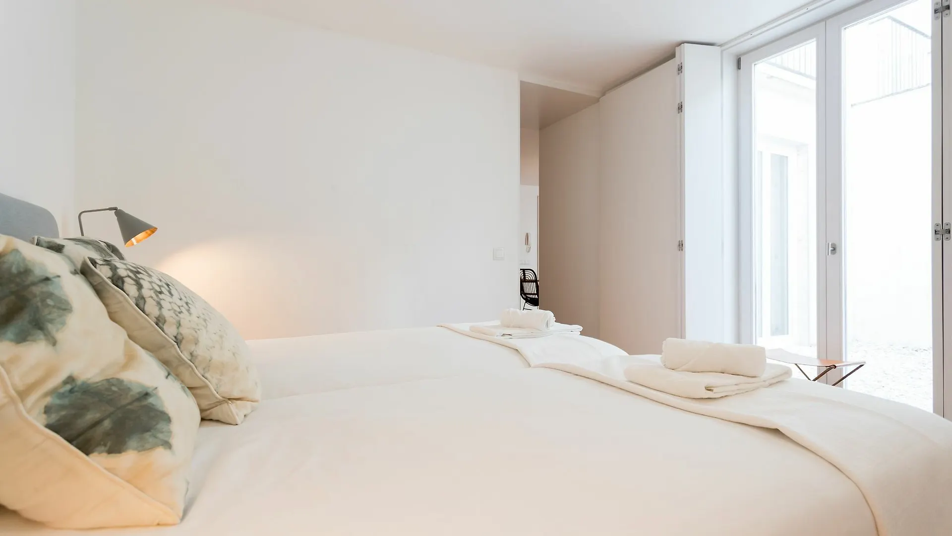 Chiado Studio And One-Bedroom Apartment - By Lu Holidays Лиссабон 0*,  Португалия